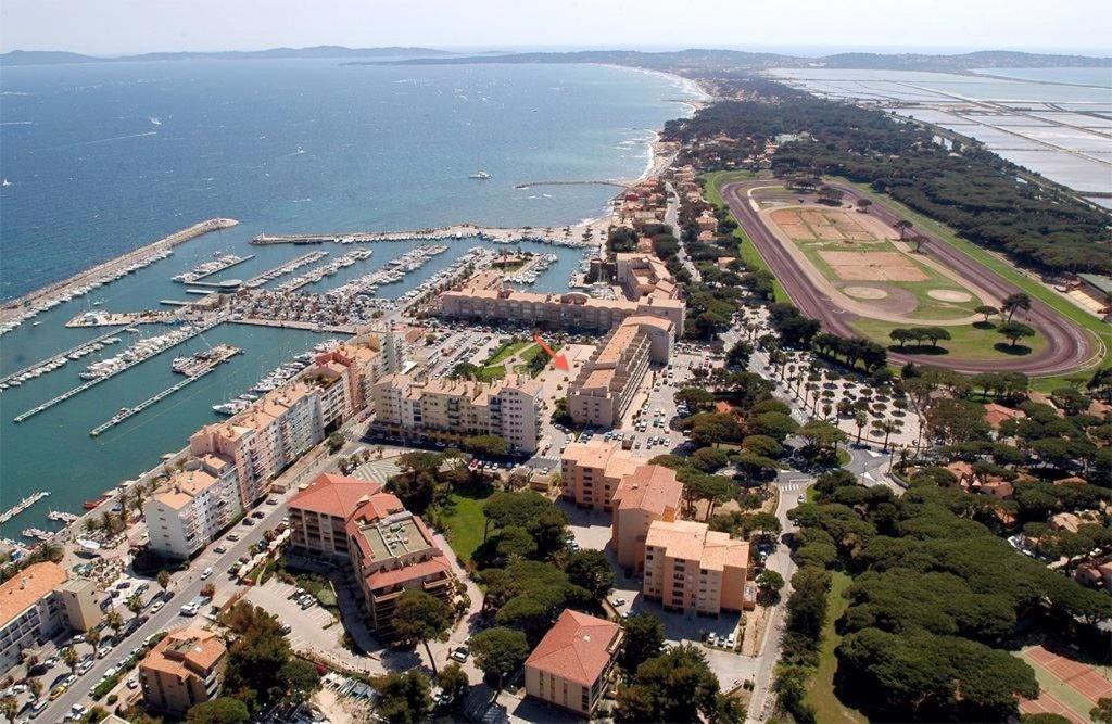 Holidays Hyères Exteriör bild