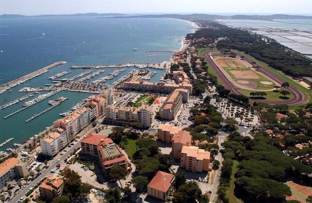 Holidays Hyères Exteriör bild